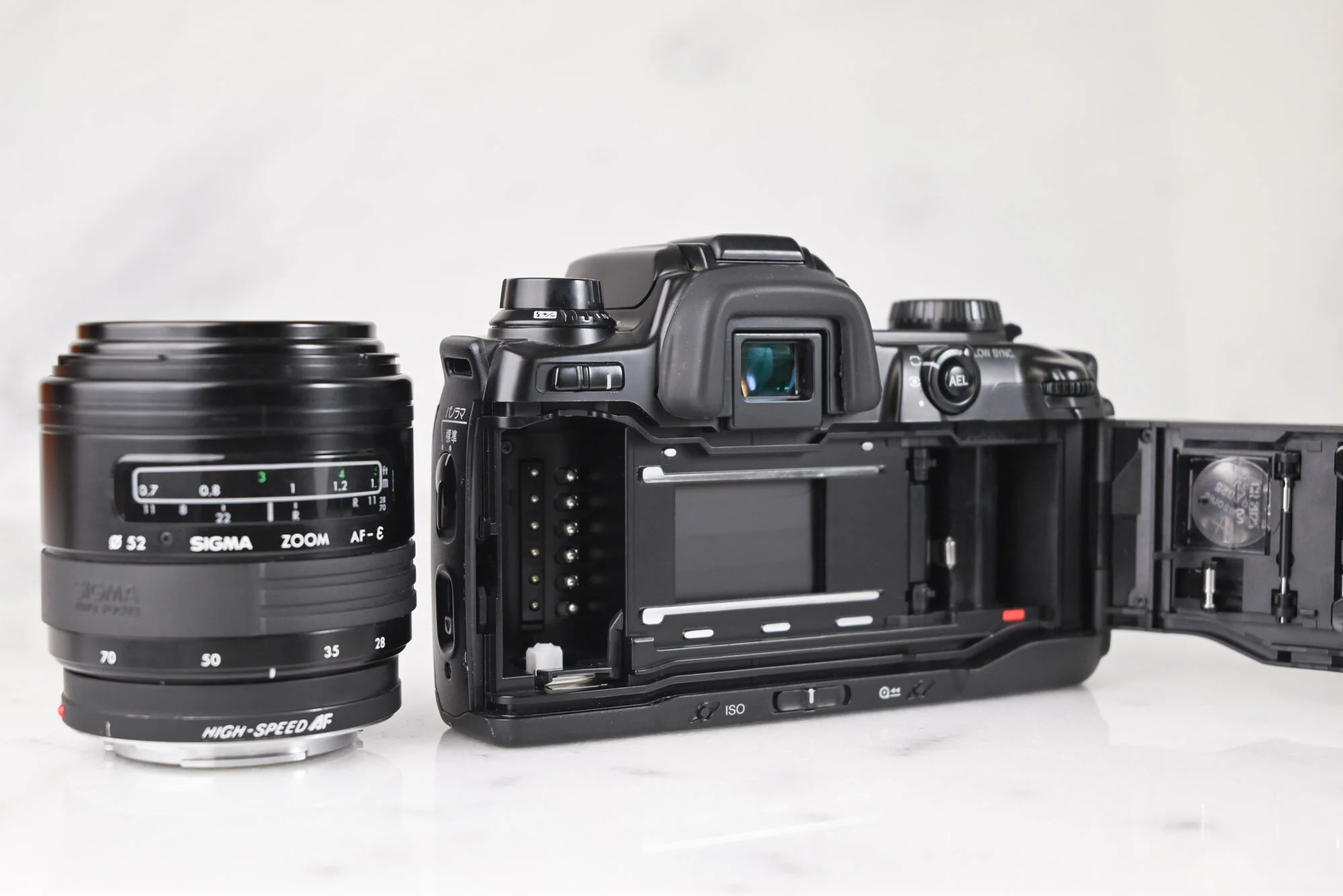 Minolta Maxxum 600si / 507si 35mm SLR Camera with Sigma Zoom AF 28 Minolta Maxxum 600si / 507si 35mm SLR Camera with Sigma Zoom AF 28